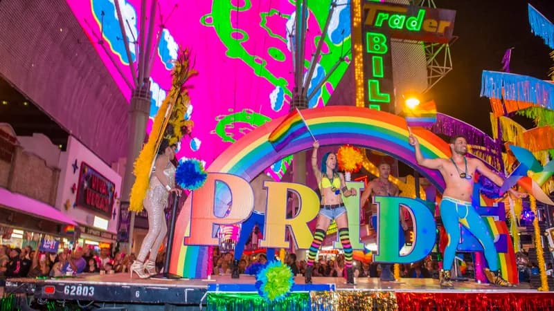 Las Vegas para viajeros LGBTIQ+: Las mejores experiencias en la ciudad de las luces