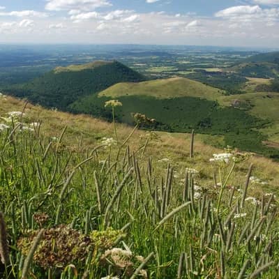 Auvergne: inklusives Campingparadies zwischen Vulkanen und Geschichteistock jordiroy jpg
