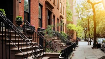 LGBTQ+ Expeditions in New York: Diversity and Authentic Insights