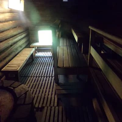 Leerer Sauna-Innenraum in Tamminiemi, Symbolbild zum Sauna-Ratgeber