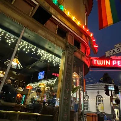 Twin Peaks Tavern