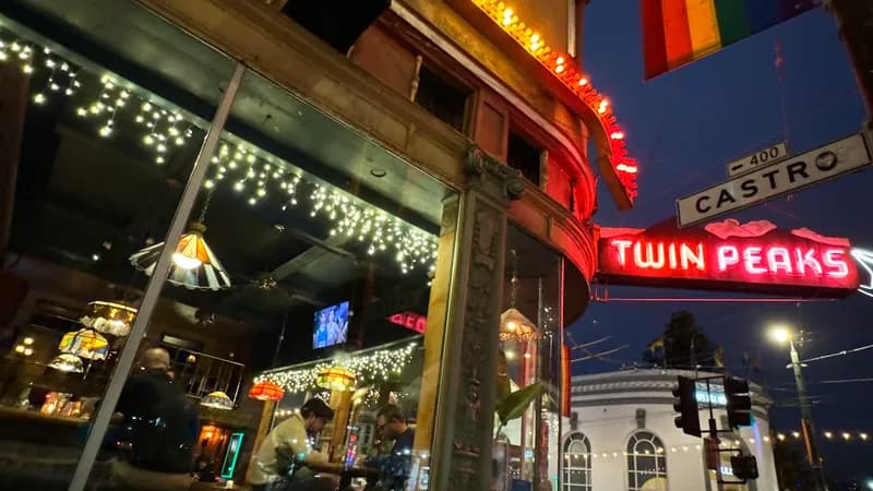 Twin Peaks Tavern