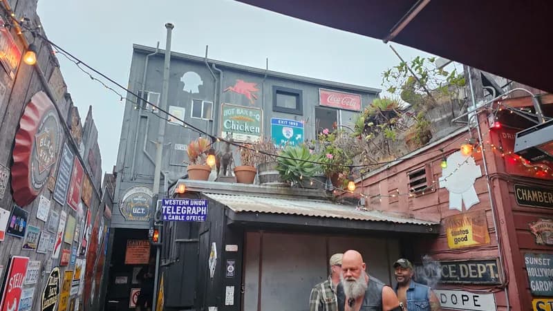 Lone Star Saloon