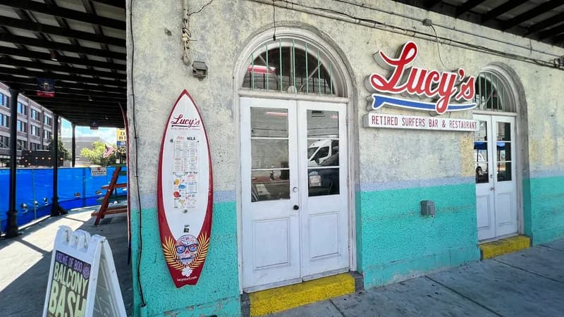 Lucy's Retired Surfers Bar & Restaurant