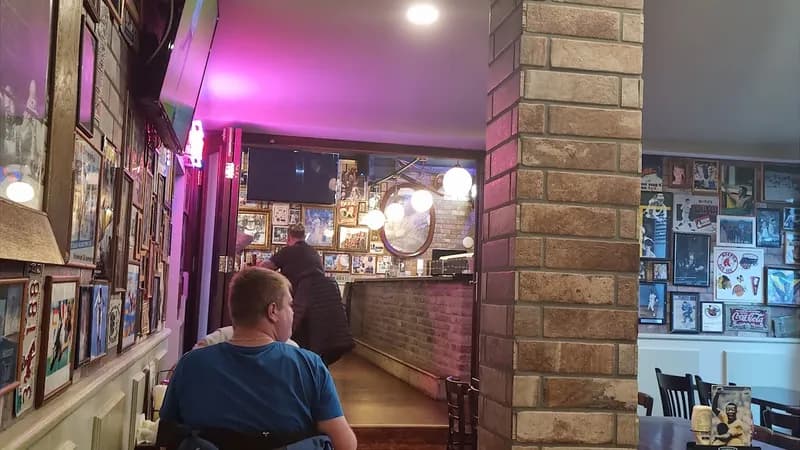 Planet Sports - american restaurant and sports bar