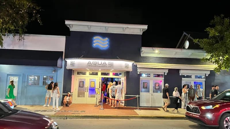 Aqua Bar and Nightclub