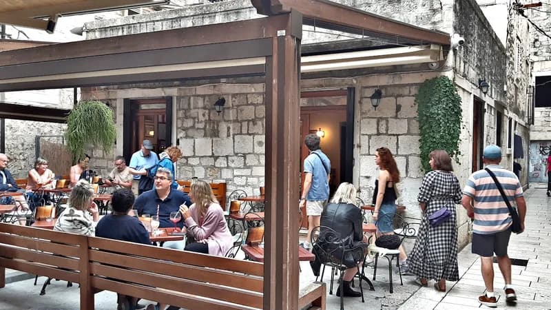 Teak Food&Bar