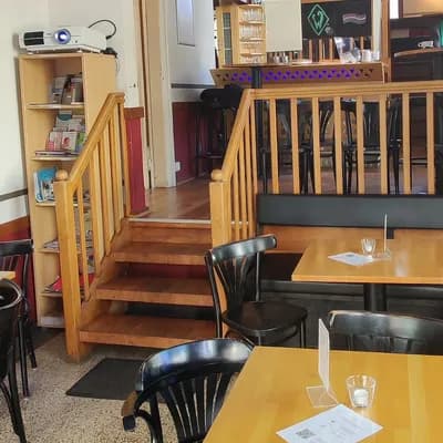 KWEER Café, Bar & Kneipe