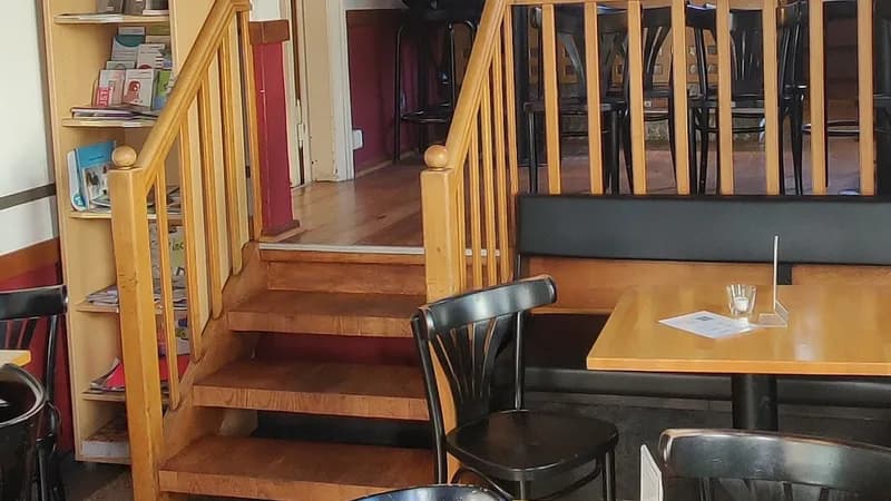 KWEER Café, Bar & Kneipe