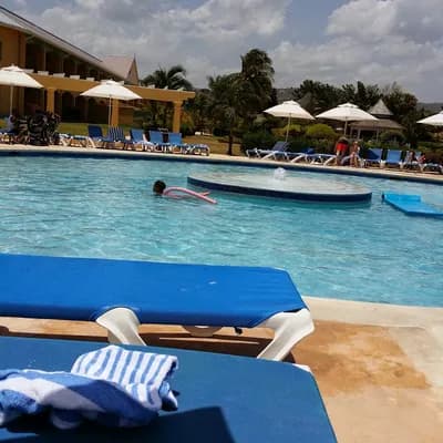 Jewel Runaway Bay Beach Resort & Waterpark – All-Inclusive Resort