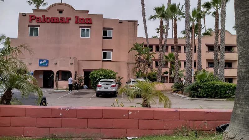 Palomar Inn