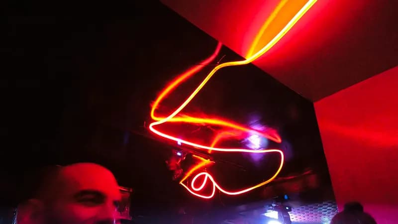 Enola bar club