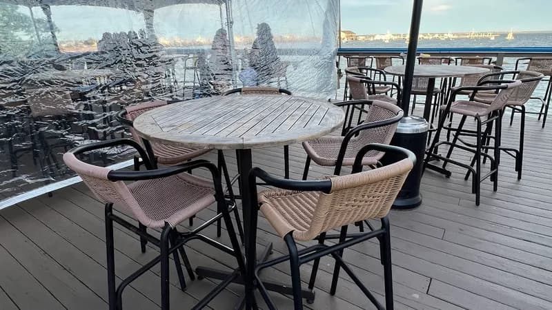 Aqua Bar