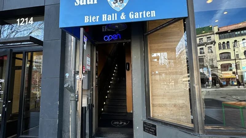 Sauf Haus Bier Hall & Garten