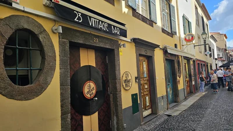 23 Vintage Bar
