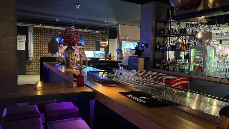 Bally's Bar, Grill & Bowling