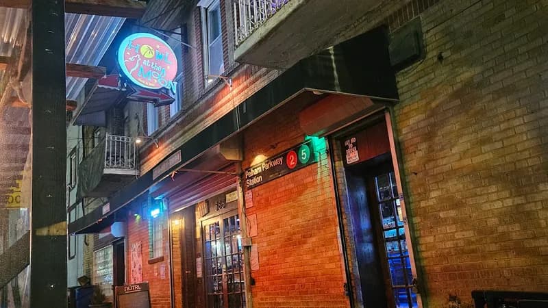 Howl At The Moon Grill & Bar