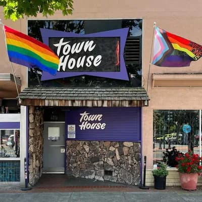 Town House Cocktail Lounge
