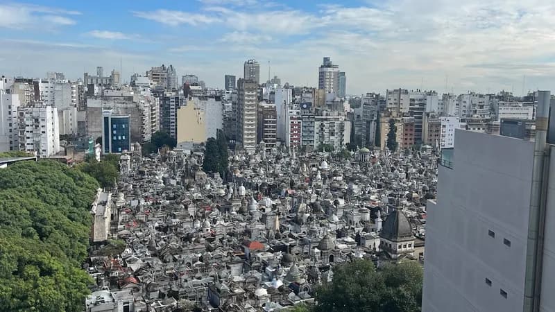 Loi Suites Recoleta Hotel