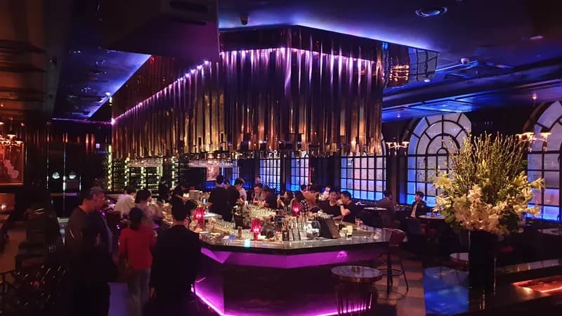 Glam Lounge
