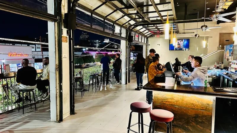 JR's Bar & Grill