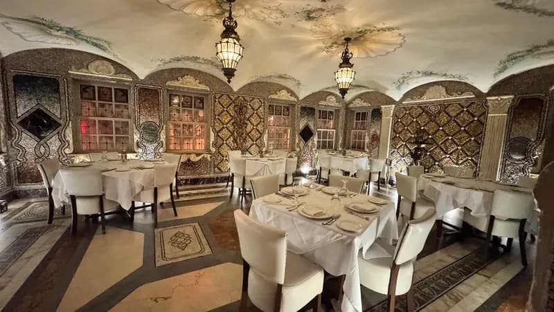 Gianni's At The Former Versace Mansion