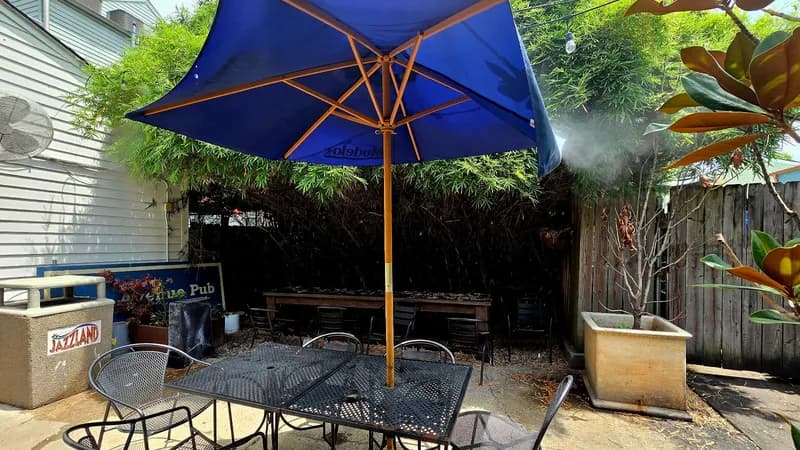 The Avenue Pub