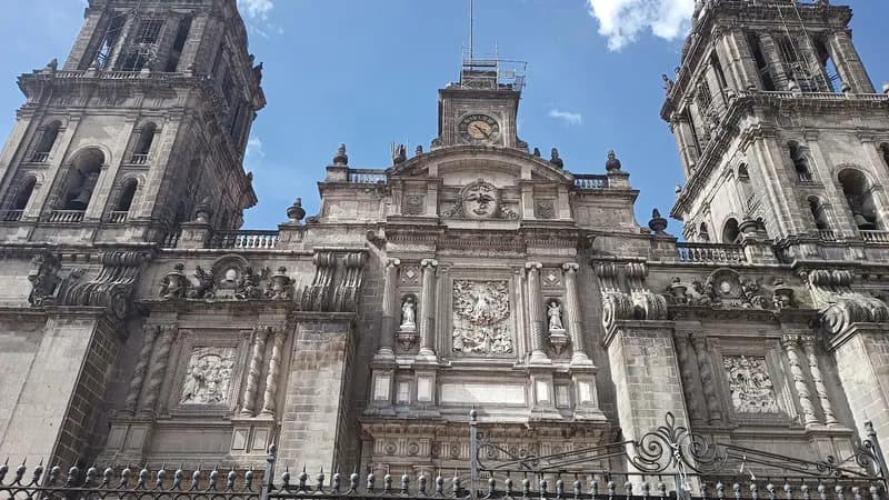 Constitution Plaza
