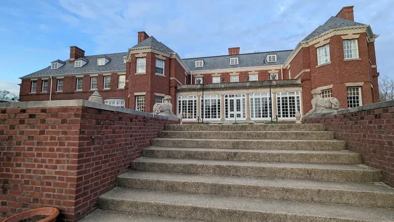 Allerton Mansion