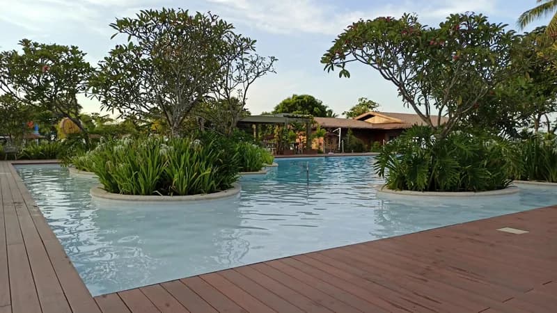 Nouveau Resort