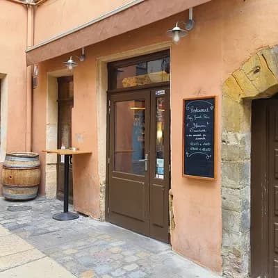 Le Café Épicerie - Le Bistrot de Chef de Cour des Loges