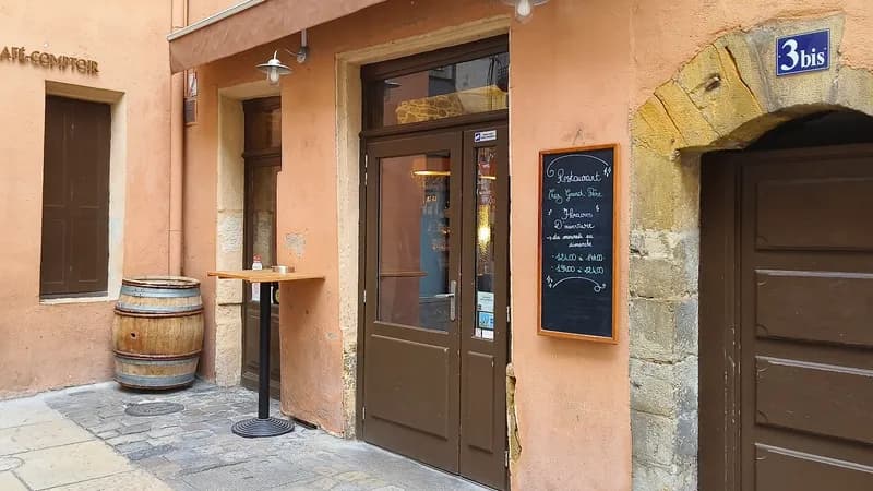 Le Café Épicerie - Le Bistrot de Chef de Cour des Loges