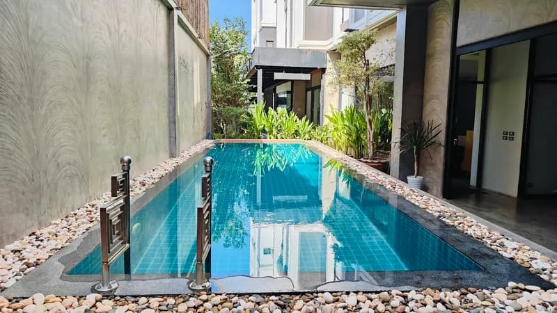 S 2 Modern Boutique Hotel