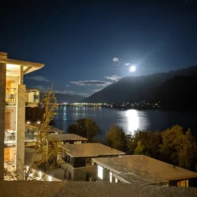 The Rees Hotel, Luxury Apartments & Lakeside Residences