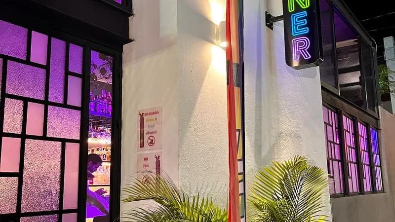 THE CORNER BAR