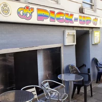 Pick Up Gay Bar