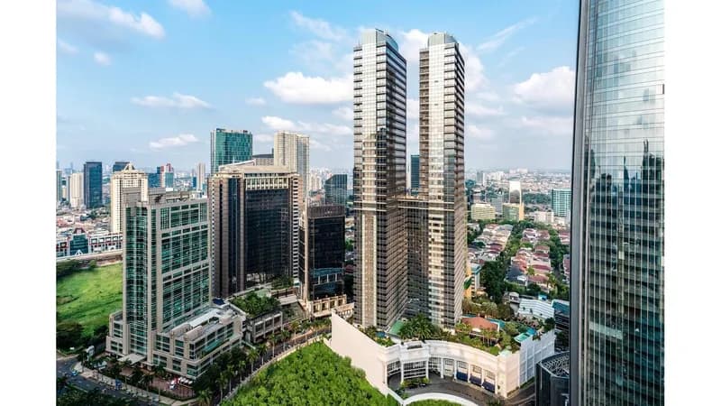 The Ritz-Carlton Jakarta, Mega Kuningan