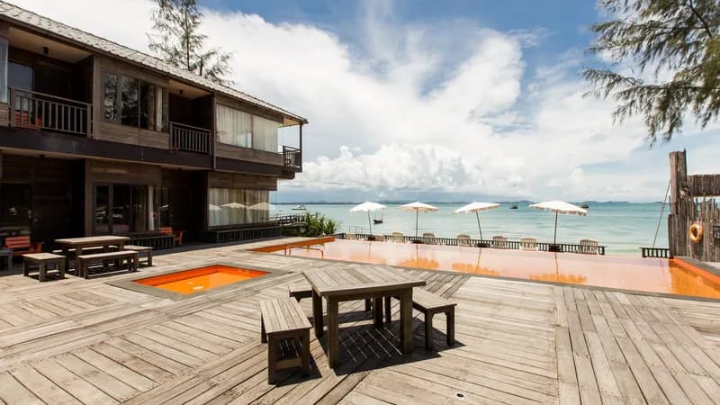 Baan Ploy Sea