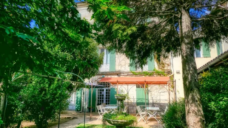 AU SAINT ROCH Hôtel et Jardin