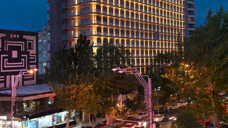 Ani Plaza Hotel