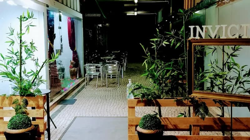 Invictus Café /bar