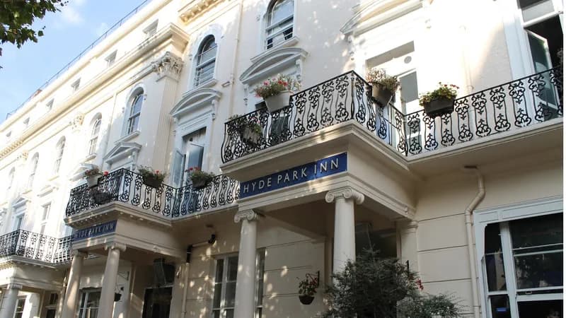 Smart Hyde Park Inn Hostel