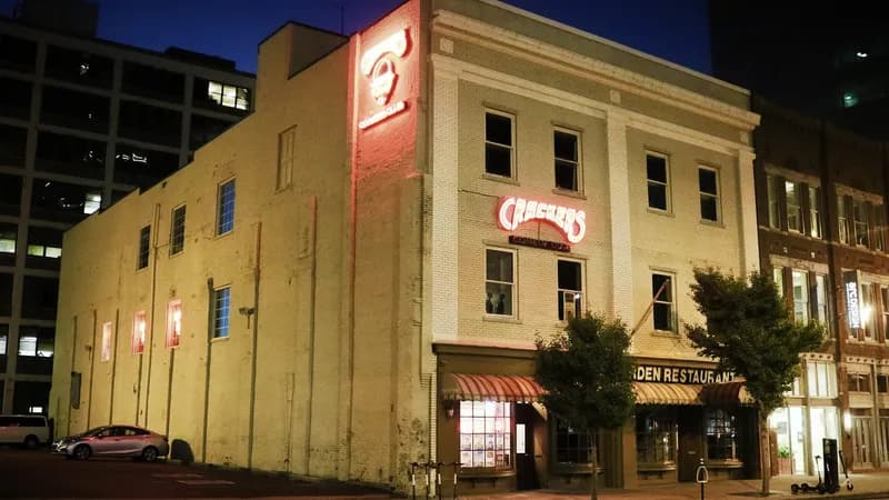 Crackers Comedy Club