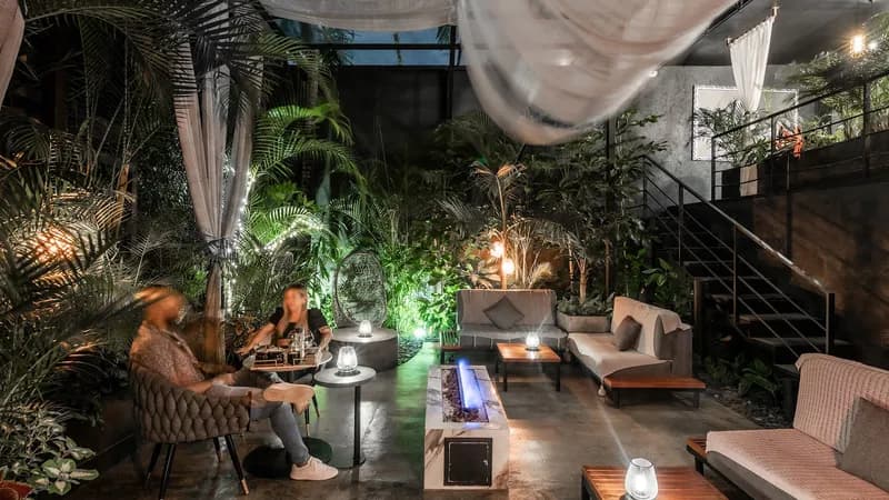 Café Noir Bar & Lounge