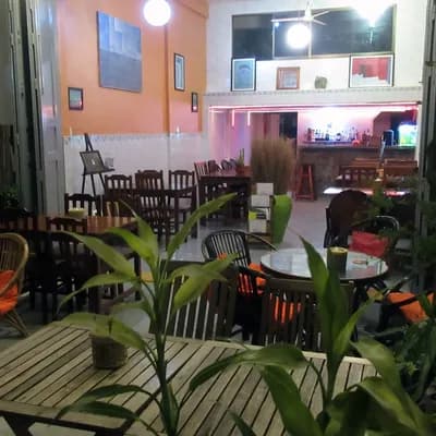 WoodHouse Restaurant and Bar