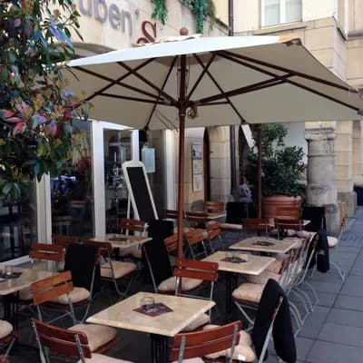 Ruben’s Bar Bistro Lounge