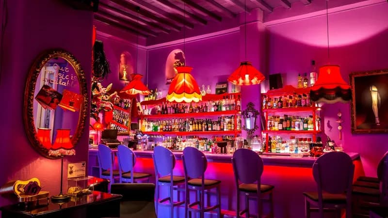 Lola Bar
