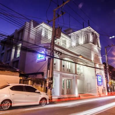 B2 Riverside Colonial Hotel