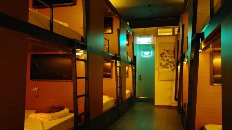 Chic Capsule Otel