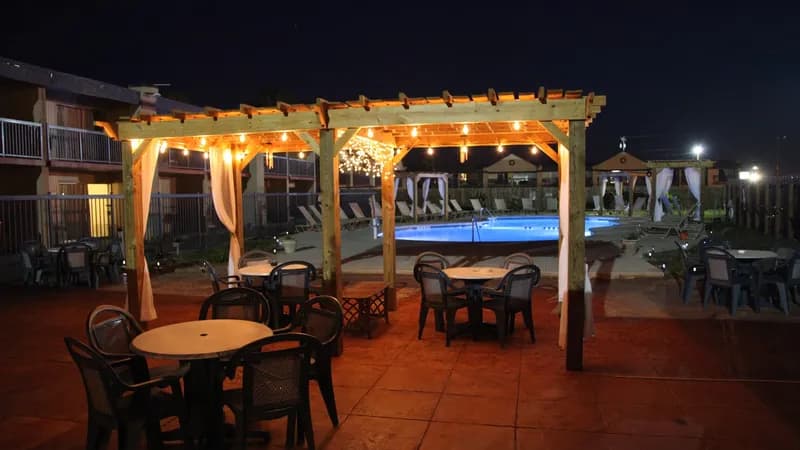 Executive Inn & Suites